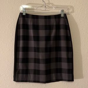 Banana republic pencil skirt in black and gray plaid